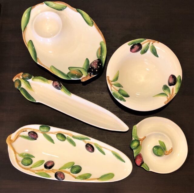 イタリア製オリーブ柄の陶器